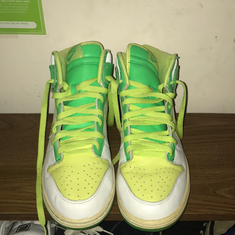 Nike dunks + windbreaker
